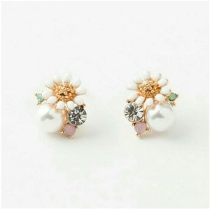 Spring Daisy Ear Studs